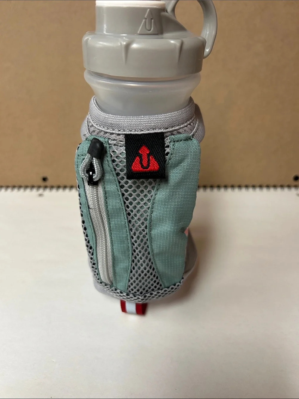 Ultimate Direction White & Red Hand Bottle with Adjustable Strap